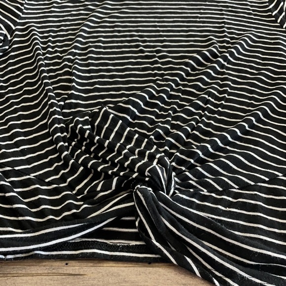 Ultra soft & stretchy T with front twist - Picture 2 of 3